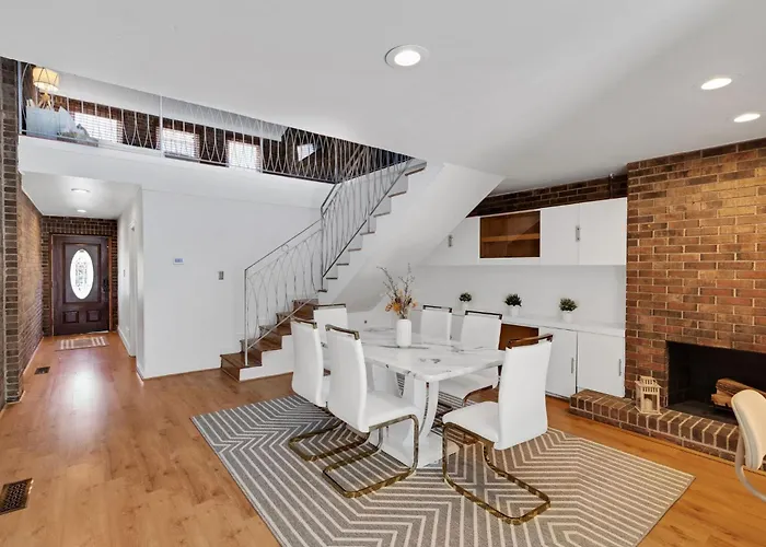 Beltline Beauty Mins To Benz Stadium, Game Room