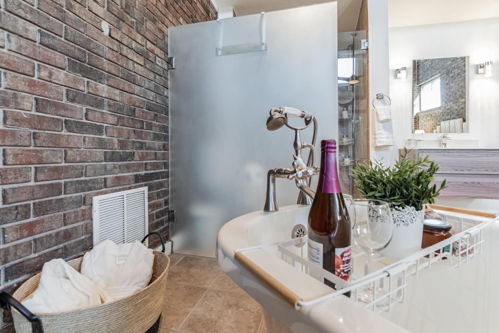 Casa de Férias Beltline Beauty Mins To Benz Stadium, Game